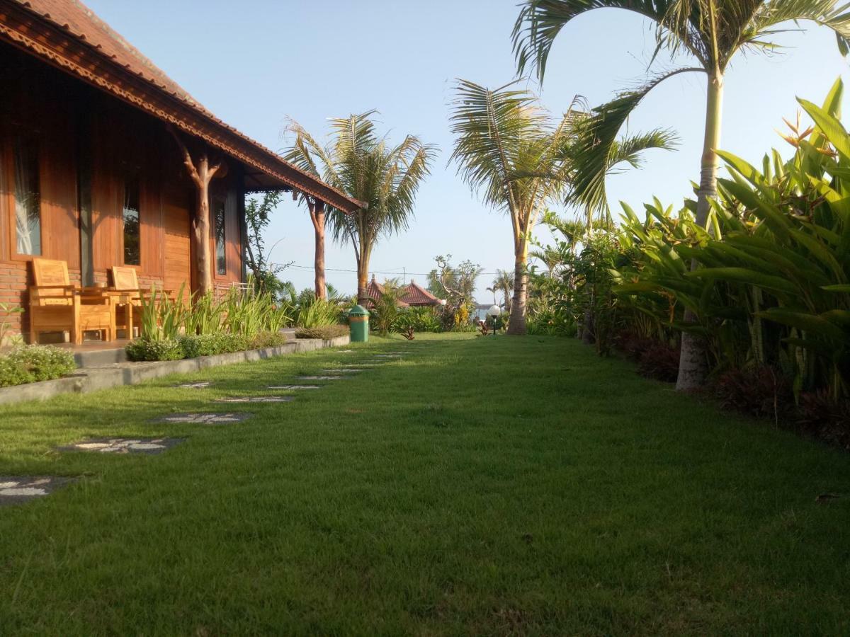 Hôtel Emir Surfcamp à Pulukan Extérieur photo